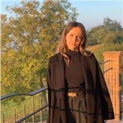 Insegnante di diritto laureata in giurisprudenza con ottimi voti